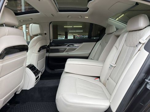 Used 2020 BMW 750i xDrive w/ Executive Package image 42