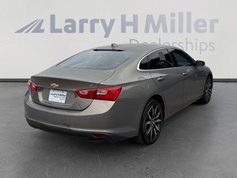 Used 2017 Chevrolet Malibu LT w/ Leather Package FWD image 5