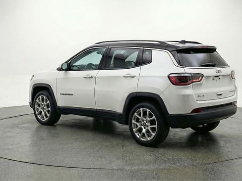 Used 2025 Jeep Compass Limited image 6