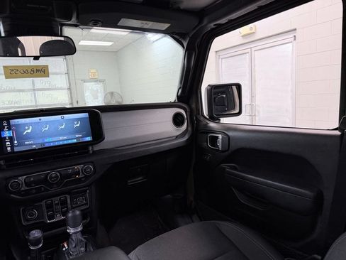 Used 2025 Jeep Wrangler Unlimited Sport AWD/4WD image 26