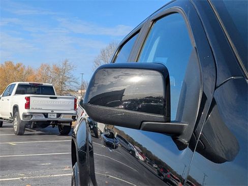 Used 2019 Chevrolet Colorado Z71 w/ LPO, Premium Interior Package image 11