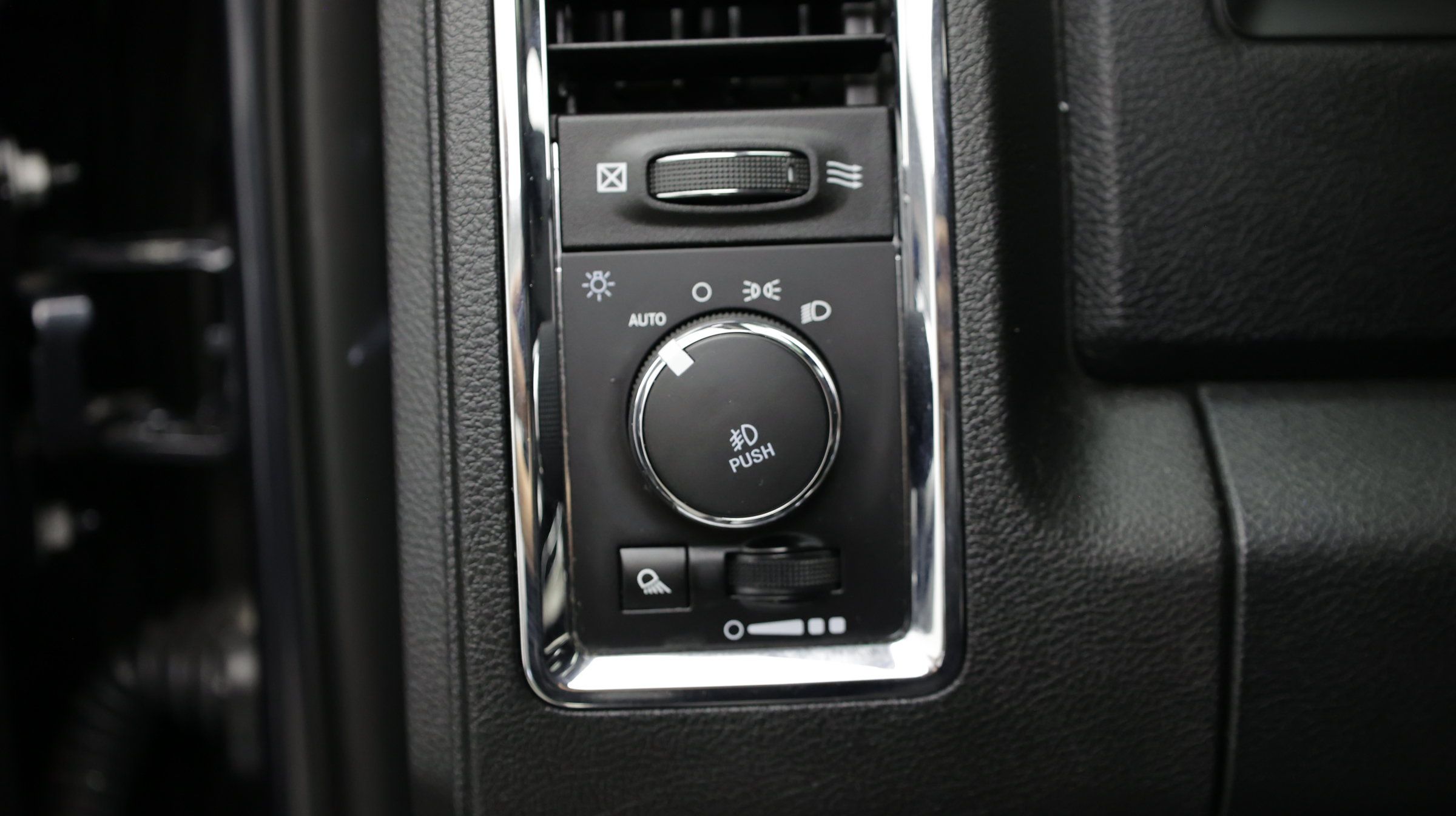 Used 2017 RAM 1500 Laramie w/ Convenience Group AWD/4WD image 22