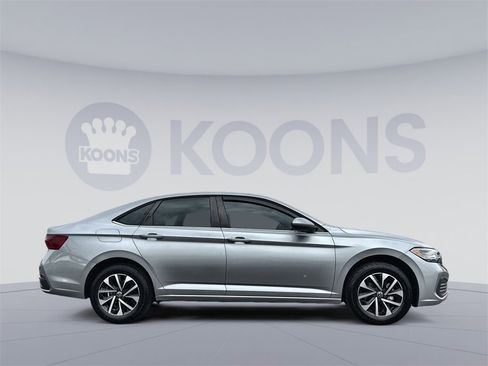 Used 2022 Volkswagen Jetta S image 8