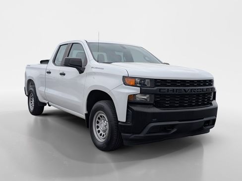 Used 2020 Chevrolet Silverado 1500 W/T w/ Trailering Package image 2