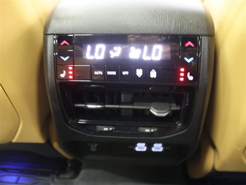 Used 2023 Jeep Grand Cherokee Summit w/ Luxury Tech Group V AWD/4WD image 26
