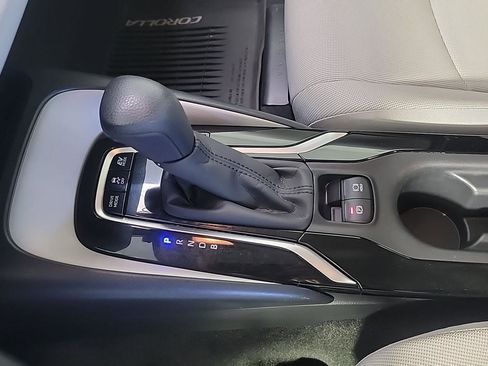 Used 2020 Toyota Corolla LE FWD image 30