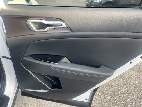 Certified 2025 Kia Sportage EX image 16