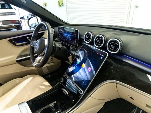 Used 2025 Mercedes-Benz C 300 Sedan image 29