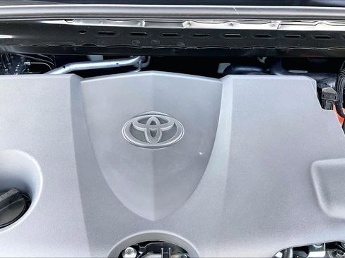 New 2026 Toyota Camry Hybrid FWD image 17
