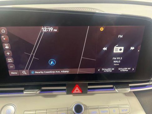 New 2025 Hyundai Elantra Limited FWD image 16