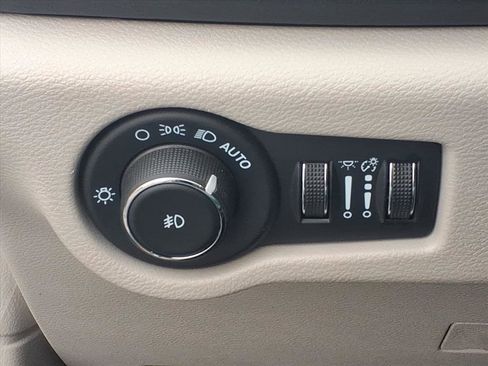 Used 2024 Chrysler Pacifica Touring-L image 22