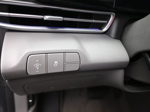 Used 2025 Hyundai Elantra SEL image 12