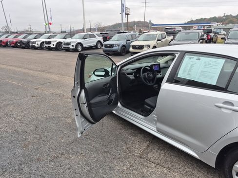 Used 2026 Toyota Corolla LE image 9