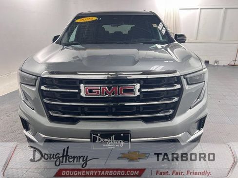Used 2025 GMC Acadia Elevation FWD image 2