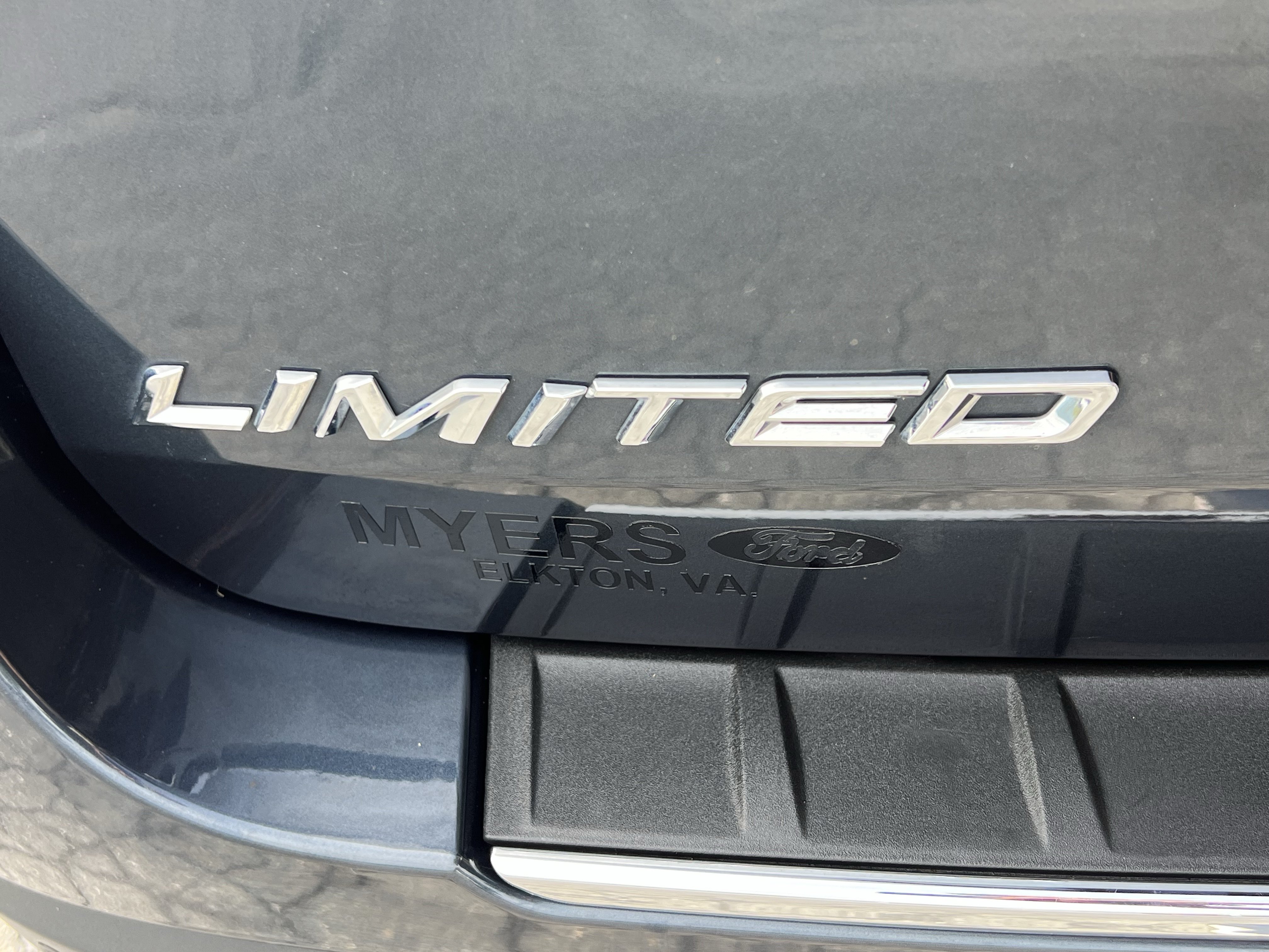 Used 2024 Ford Explorer Limited w/ Equipment Group 301A AWD/4WD image 10