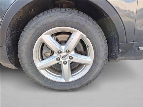 Used 2016 Ford Explorer XLT w/ Equipment Group 202A AWD/4WD image 13