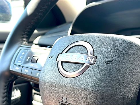 Used 2025 Nissan Rogue SV FWD image 30