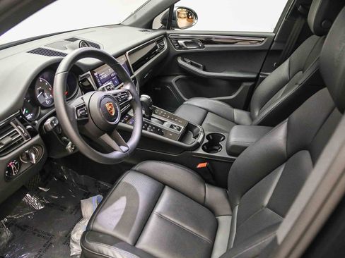 Certified 2025 Porsche Macan S AWD/4WD image 8