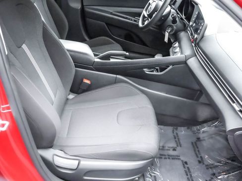 Certified 2023 Hyundai Elantra SE w/ Cargo Package image 33