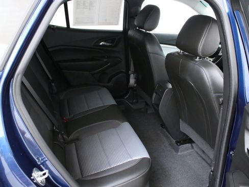 Used 2024 Chevrolet Trax LT w/ Driver Confidence Package FWD image 28