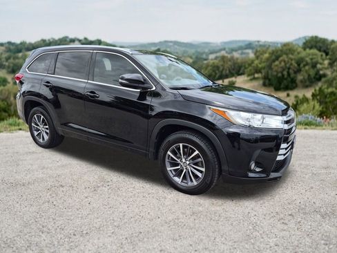 Used 2017 Toyota Highlander XLE FWD image 1