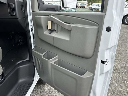 New 2025 Chevrolet Express 4500 Extended w/ Power Convenience Package image 18