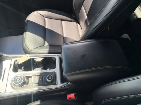 Used 2023 Ford Explorer XLT AWD/4WD image 18
