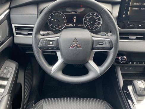 New 2026 Mitsubishi Outlander ES image 5