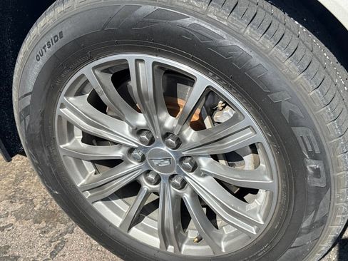 Used 2017 Cadillac XT5 Luxury FWD image 4