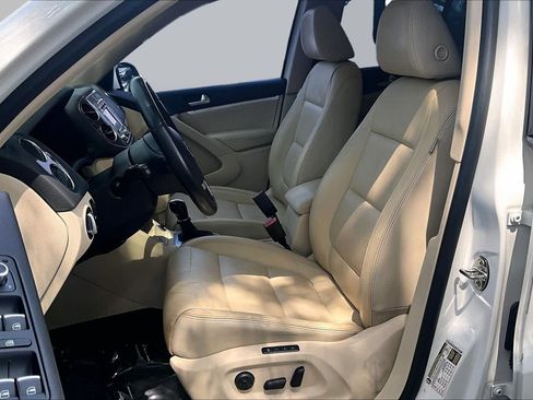 Used 2013 Volkswagen Tiguan SEL FWD image 8