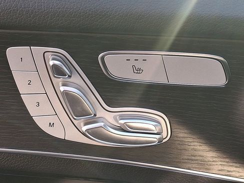 Used 2021 Mercedes-Benz GLC 300 4MATIC image 25