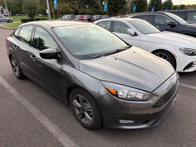 Used 2018 Ford Focus SE w/ SE Appearance Package FWD image 14
