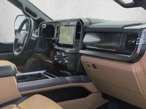 Used 2025 Ford F350 Lariat image 22