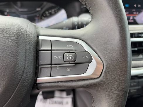 Used 2024 Jeep Compass Latitude AWD/4WD image 18