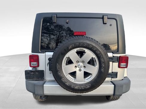Used 2012 Jeep Wrangler Unlimited Sahara image 4