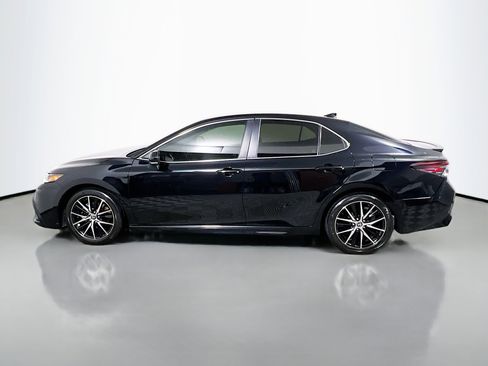 Used 2024 Toyota Camry SE image 9