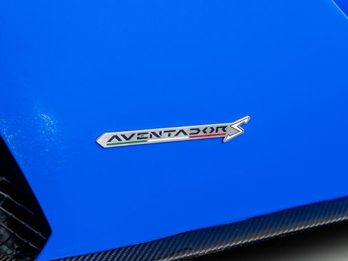 Used 2018 Lamborghini Aventador S image 10