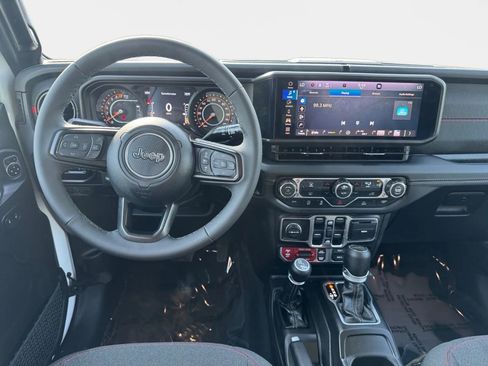 Used 2026 Jeep Gladiator Rubicon AWD/4WD image 13