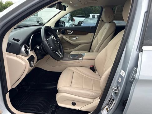 Used 2022 Mercedes-Benz GLC 300 4MATIC w/ Premium Package Lite image 3