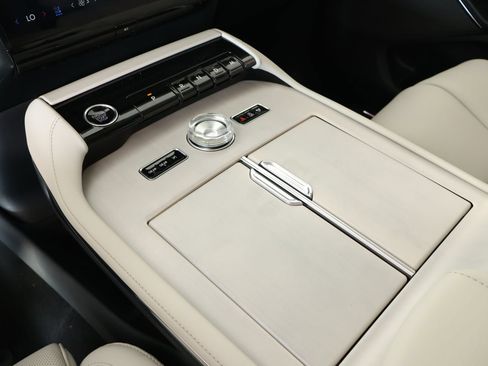 New 2026 Lincoln Navigator Reserve AWD/4WD image 9