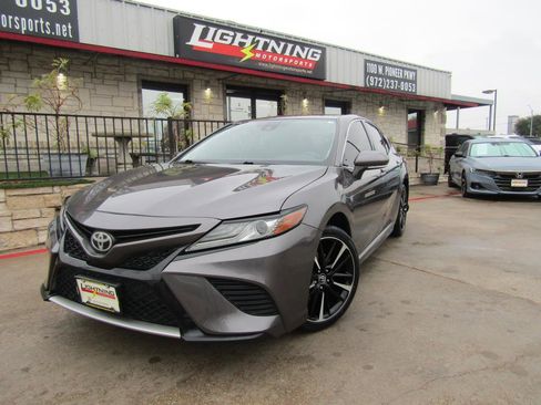 Used 2019 Toyota Camry XSE image 1