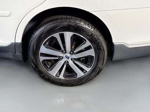 Used 2019 Subaru Outback 3.6R Limited AWD/4WD image 37
