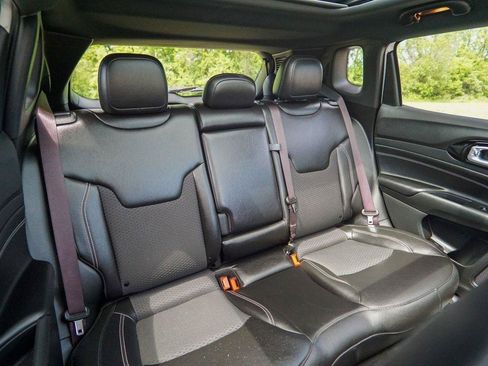 Used 2023 Jeep Compass Latitude w/ Sun and Sound Group AWD/4WD image 30