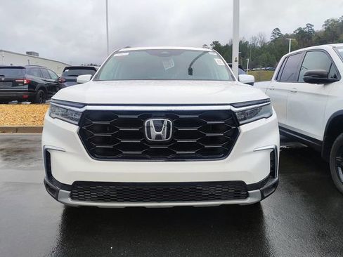 Used 2023 Honda Pilot Touring image 2