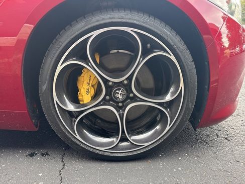 Used 2022 Alfa Romeo Giulia Veloce image 21