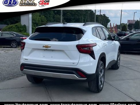 Used 2025 Chevrolet Trax LT FWD image 6