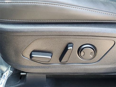 Used 2024 Kia Sorento S image 6