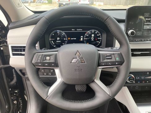 New 2025 Mitsubishi Outlander SEL image 15