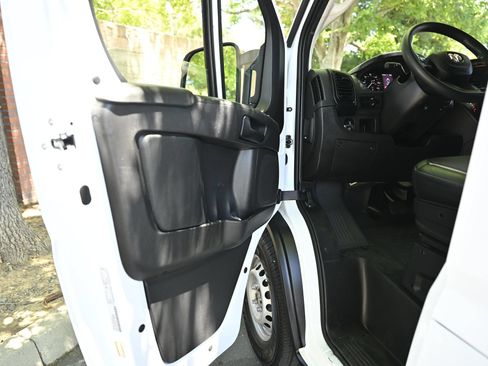 Used 2023 RAM ProMaster 2500 FWD image 9