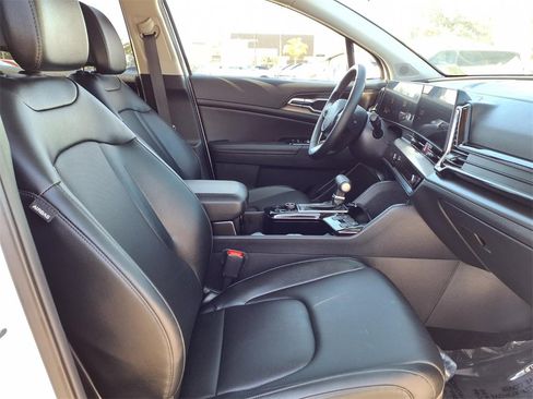 Used 2025 Kia Sportage EX image 9